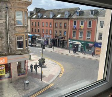 Irvine House | Dundonald Link, quiet & spacious twin room in town centre