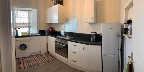 Irvine House | Dundonald Link, quiet & spacious twin room in town centre