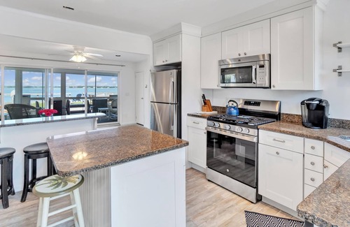 Westhampton Beach Cottage | Dune Rd Hamptons Bayfront Paradise!