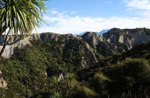 Clarence House | Dunluce Coastal Farmstay - Kaikoura Holiday Home