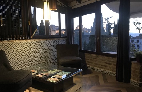 Sacromonte Apartment | Duplex con Terraza y con Vistas Únicas a la Alhambra en el Albayzin
