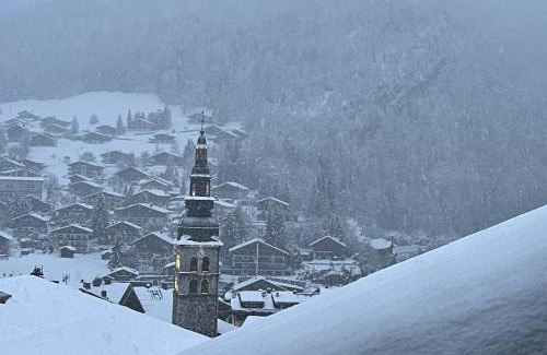 La Clusaz Apartment | Duplex skis aux pieds centre village - 6 couchages - 2 salles de bain