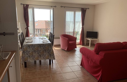 Port Guillaume Apartment | Duplex with Balcony Near Beach in Dives-sur-Mer – Ideal for 4