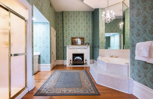 Old Louisville Bed & Breakfast | DuPont Mansion Bed & Breakfast