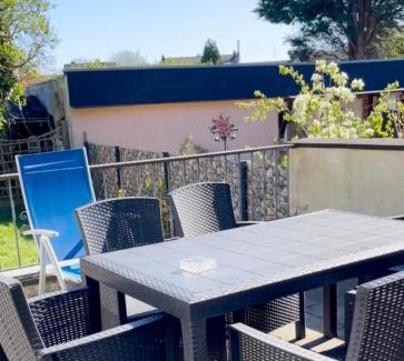 Unterrath Villa | Düsseldorf Messe, 2-bedroom Duplex Apartment with Terrace and Garden