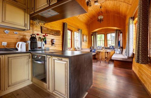 Rewa Apartment | Dutch hausboat "MOLENDIEP" built 1909