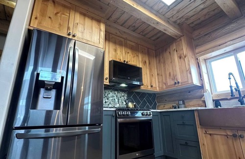 Dutch John Cabin | Dutch John Adventure Outpost—2800 Sq Ft, log home, private Pickleball Court