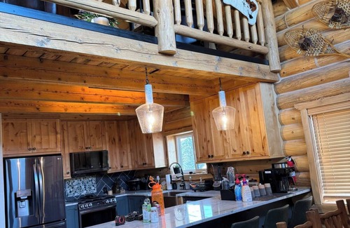 Dutch John Cabin | Dutch John Adventure Outpost—2800 Sq Ft, log home, private Pickleball Court