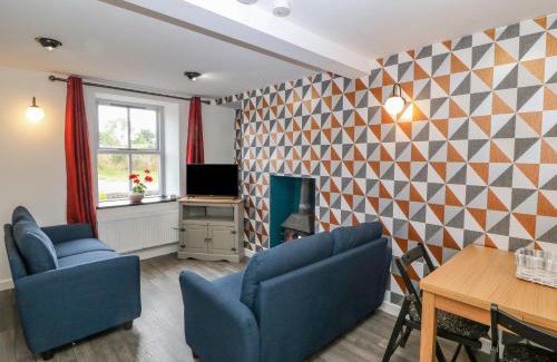 Edern House | Dwyros