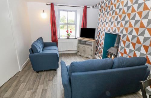 Edern House | Dwyros