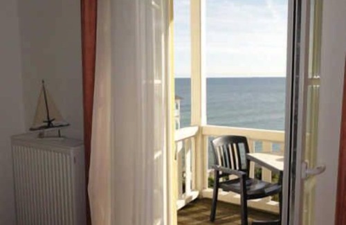 Sassnitz House | DZ 08. Standard mit Meerblick und Balkon - Hotel Garni Meeresgruß