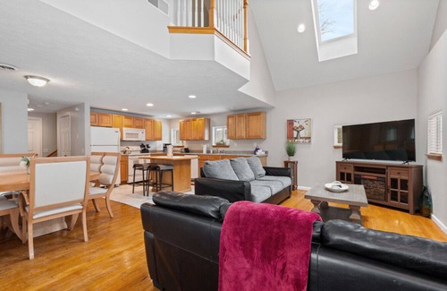 East Rochester House | E. Rochester Darling - Sleeps 6!