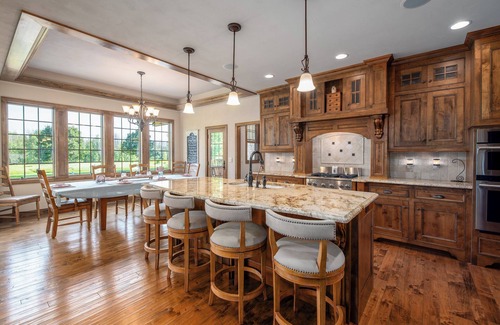 Appleton House | EAA AirVenture 2025! BUSINESS trips.room to land a HELICOPTER!