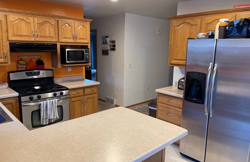 Oshkosh House | EAA House! Cozy sub division home within 2 miles of EAA grounds!