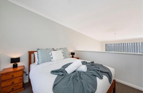 Mandurah Apartment | EACO12 - Stylish 1-BR Loft Apt | Spacious, Free WiFi & A/C