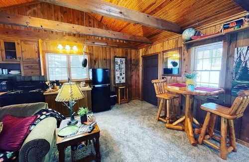 Eureka Springs Ski Chalet | Eagle Crest cabin, White river view with hottub