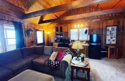 Eureka Springs Ski Chalet | Eagle Crest cabin, White river view with hottub