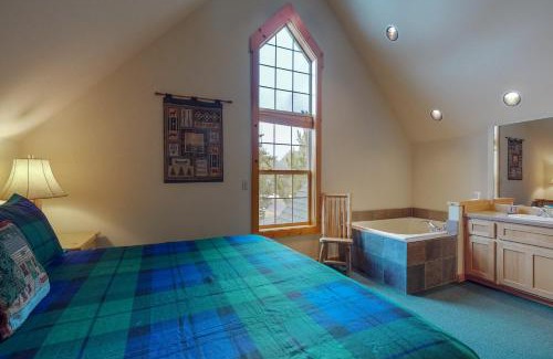 Redmond Ski Chalet | Eagle Crest: Prairie Falcon Retreat