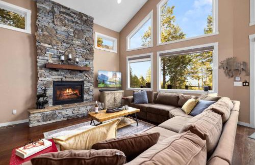 Somers House | Eagles Nest - Hot Tub & Lake Views