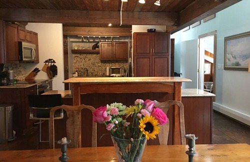 Stratton Ski Chalet | Early booking special for Xmas, MLK, and February break. Ski Mt Snow or Stratton