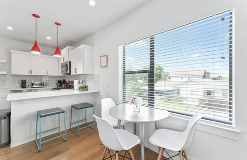 Blackshear-Prospect Hill Condo | East Downtown 3BR Condo | Free Parking | Sleeps 7