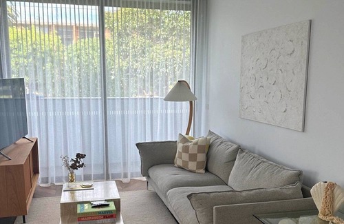 Glen Iris Apartment | East Grove, Glen Iris