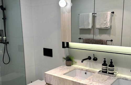 Glen Iris Apartment | East Grove, Glen Iris