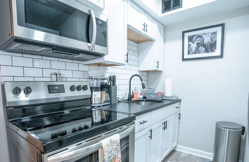 Franklin Park House | East Market Gem 1 BR Apt - just steps away