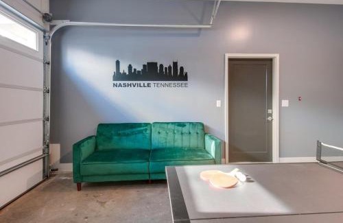 Talbot's Corner House | East Nash Lux - 13 Beds & City Views