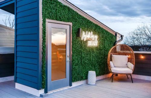 Talbot's Corner House | East Nash Lux - 13 Beds & City Views
