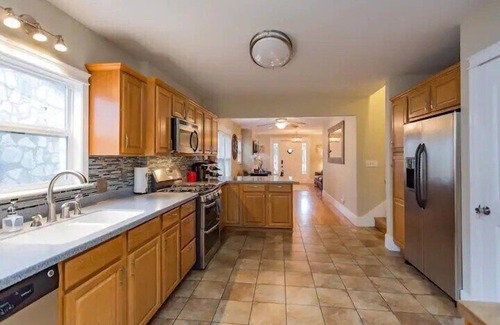 East Hill House | East Nash-Sleeps 10 Walk To Bars 8 mins to DT!