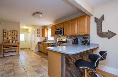 East Hill House | East Nash-Sleeps 10 Walk To Bars 8 mins to DT!