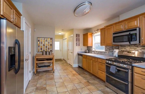 East Hill House | East Nash-Sleeps 10 Walk To Bars 8 mins to DT!
