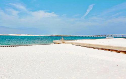 Holiday Isle Apartment | East Pass 407