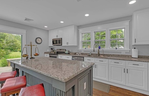 Foster House | East River Views - Renovated 1905 house- 3 Bedrooms, 3.5 baths