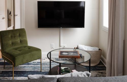 East Village Apartment | East Village 2BR Modern Apartment H1