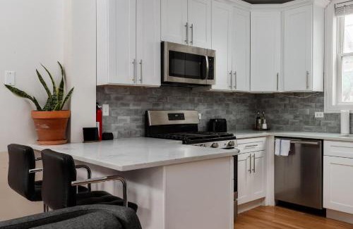 East Village Apartment | East Village 2BR Modern Apartment H1