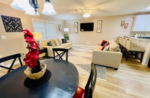 Hammond Apartment | Eastgate 13A
