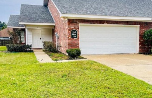 Hammond Apartment | Eastgate 13A