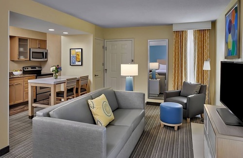 Middleburg Heights Hotel | Easy Access to Cleveland Hopkins In'tl Airport! FREE Parking, Pets Allowed!