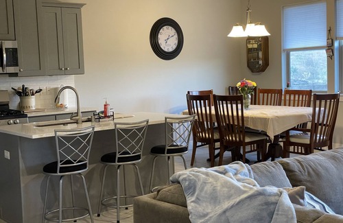 Tri-Cities House | Easy access to I82. Almost new, spotless and spacious close to Trac and Richland