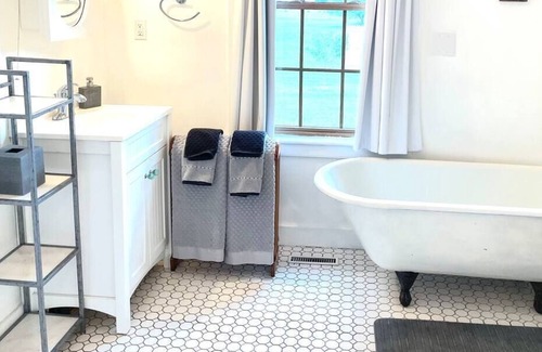 Moscow Apartment | Easy access to ski Stowe in Modern 1850s Farmhouse