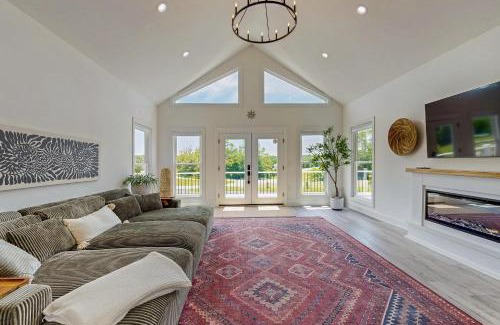 Orange House | Easy Breeze