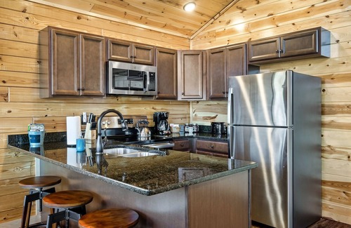White Oak Lodge Cabin | Easy Drive to Downtown Gatlinburg, Resort Pool, Hot tub, Arcade