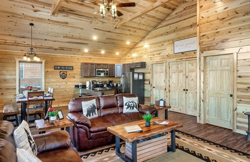 White Oak Lodge Cabin | Easy Drive to Downtown Gatlinburg, Resort Pool, Hot tub, Arcade