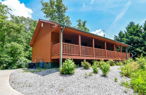Sevierville House | EASY LIVIN - SECLUDED FAMILY LOG CABIN