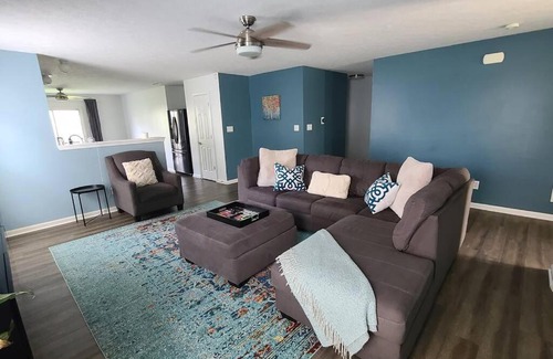 Noblesville House | Easy Living Near Ruoff Music Center