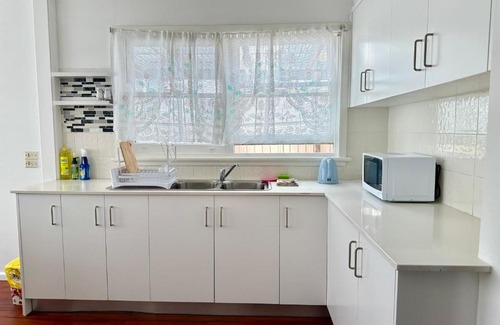 Merrylands House | Easy Stay House