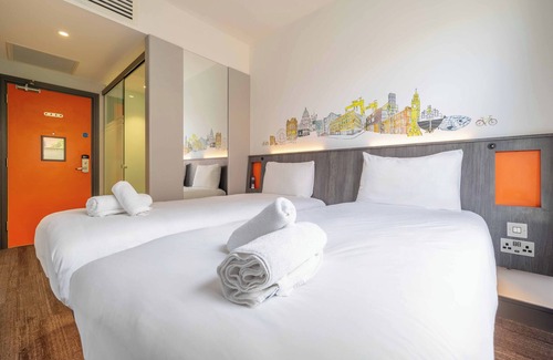 Belfast Central District House | easyHotel Belfast