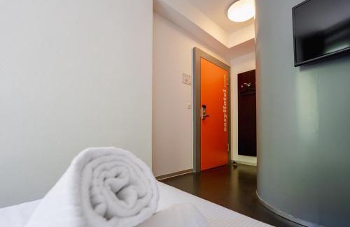 Langstrasse Hotel | easyHotel Zürich City Centre